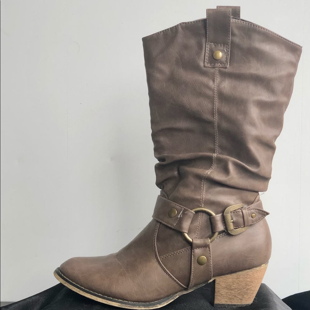 Flurries Size 7 Waterproof Slouch boot with heel